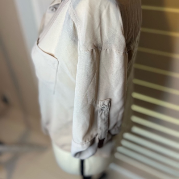 Elegant Beige Lace Back Women's Top - Picture 3 of 3